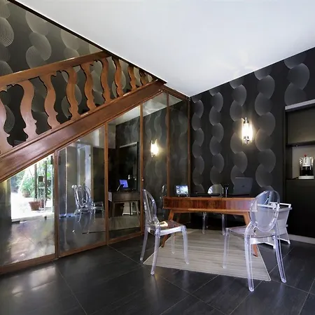 Unica Aparthotel 4*