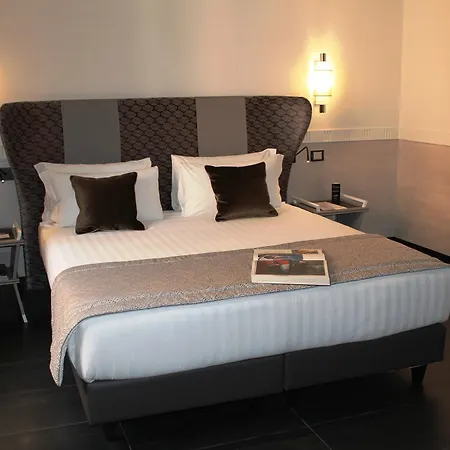 アパートホテル Unica 4*