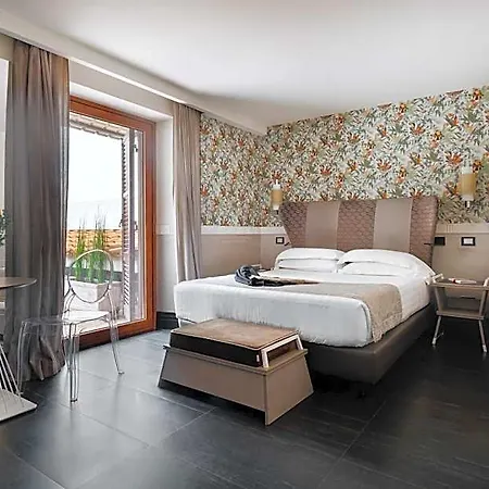 Unica Apartmanhotel 4*
