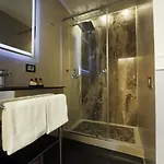 מלון דירות Unica 4*