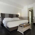מלון דירות Unica 4*