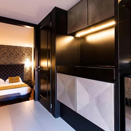 Unica 4*